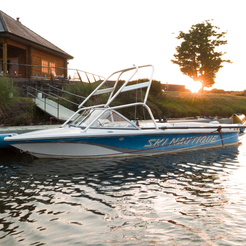 wakeboarding boat